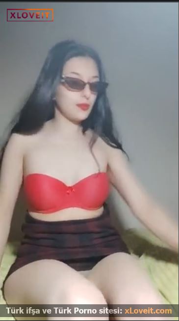 Deniz ifşa çırılçıplak mastürbasyon yapıyor