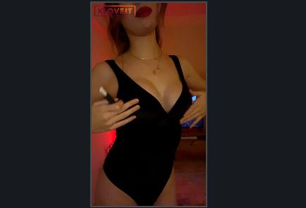 Tango Nihal ifşa Siyah elbisenin altından memelerini avuçladı